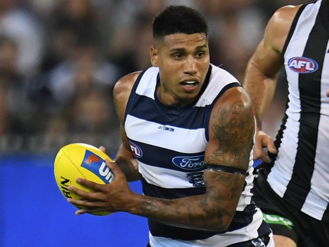 Tim Kelly of the Cats (left) and Brodie Grundy of the Magpies contest during the Round 1 AFL match between the Collingwood Magpies and the Geelong Cats at the MCG in Melbourne, Friday, March 22, 2019. (AAP Image/Julian Smith) NO ARCHIVING, EDITORIAL USE ONLY