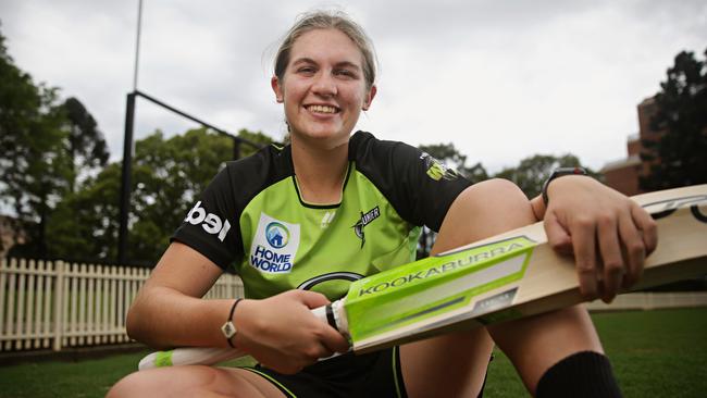 Saskia Horley in 2018 before her first game with Sydney Thunder.