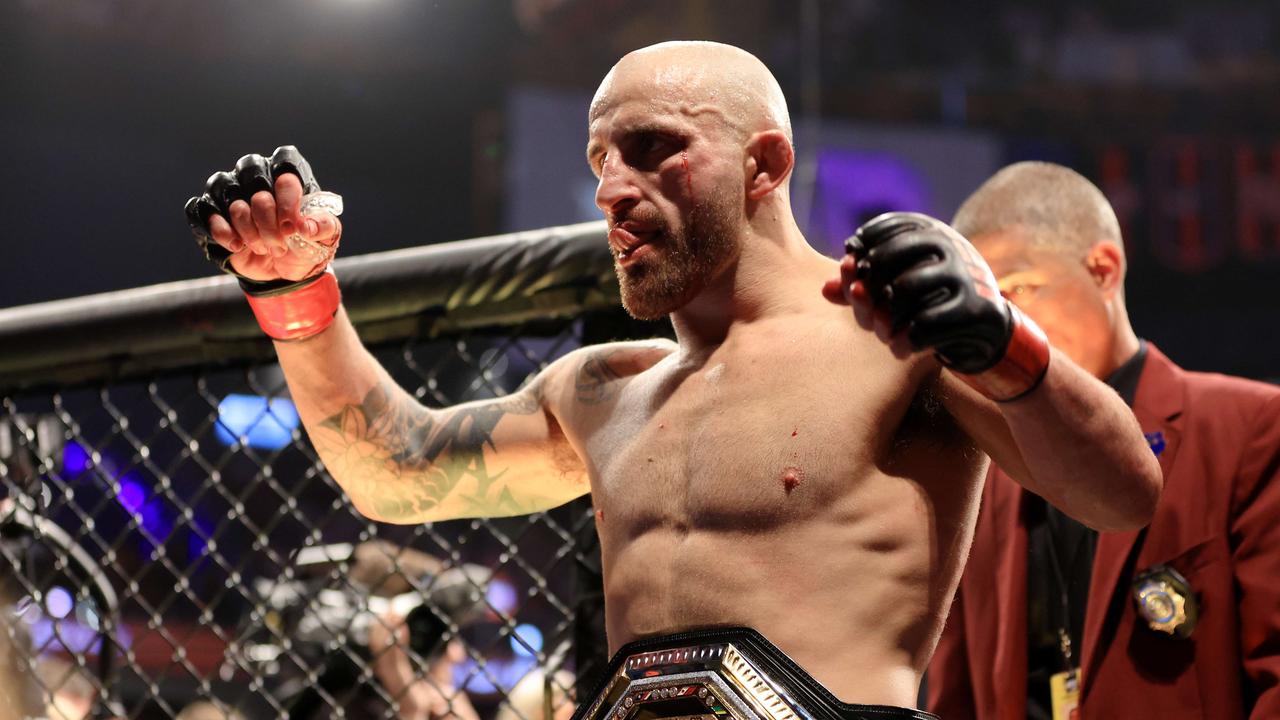 Alexander Volkanovski celebrates his unanimous decision win over Max Holloway at UFC 276. Carmen Mandato/Getty Images/AFP