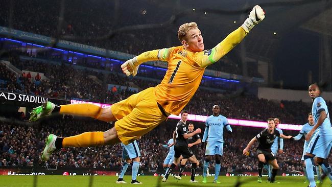 MANCHESTER, ENGLAND - DECEMBER 28: Ashley Barnes of Burnley beats Joe Hart of Manchester City to scpore the equalizing goal during the Barclays Premier League match between Manchester City and Burnley at Etihad Stadium on December 28, 2014 in Manchester, England. (Photo by Alex Livesey/Getty Images)