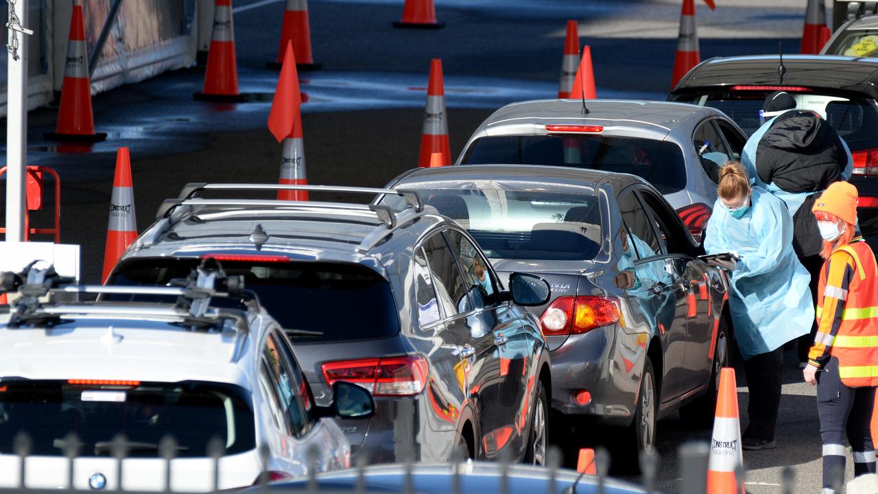 Long queues at testing sites around the country have pushed pathology labs into overdrive, as the Prime Minister calls on states to find commonality over requirements. Picture: NCA NewsWire / Andrew Henshaw