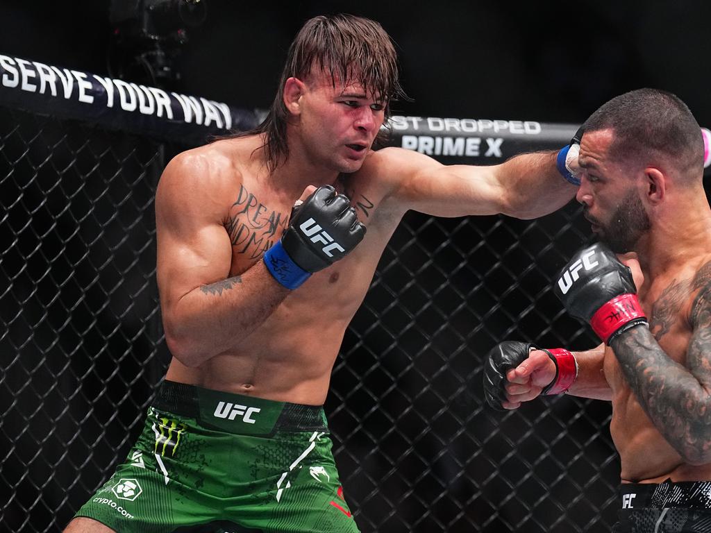 Lopes (L), is one of the most exciting fighters in the featherweight division. Picture: Getty Images