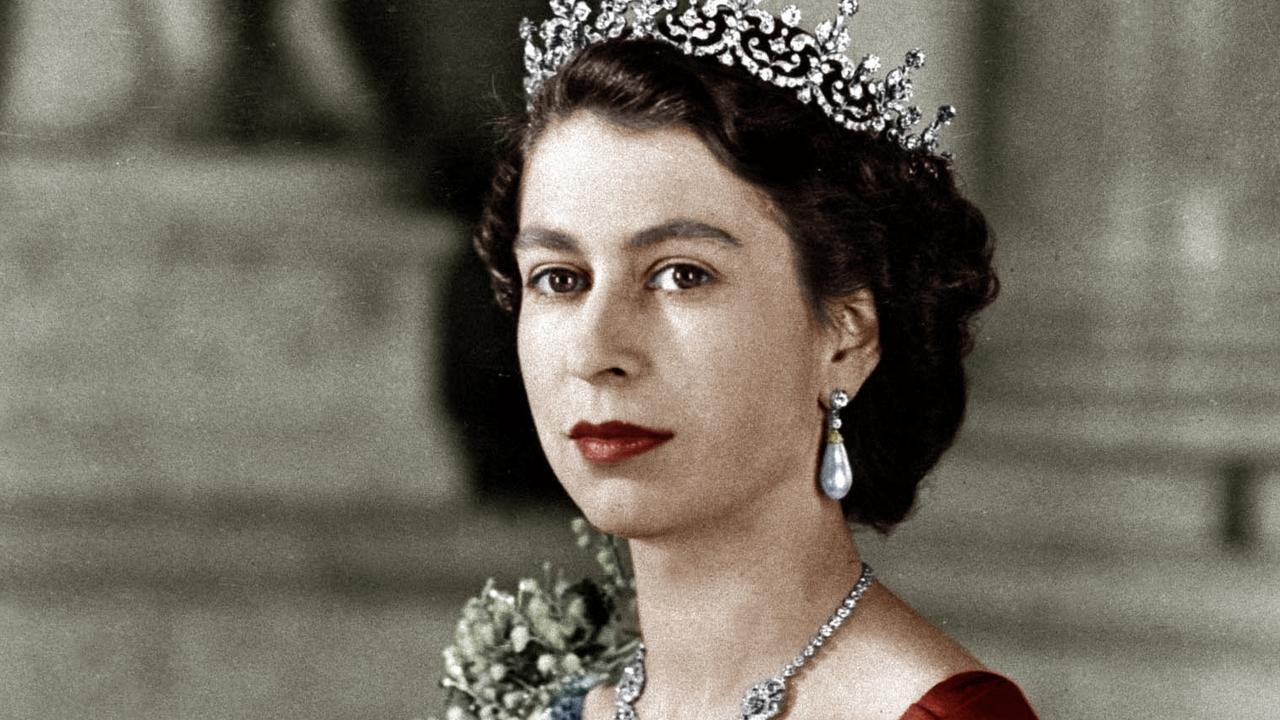 queen elizabeth blue gown