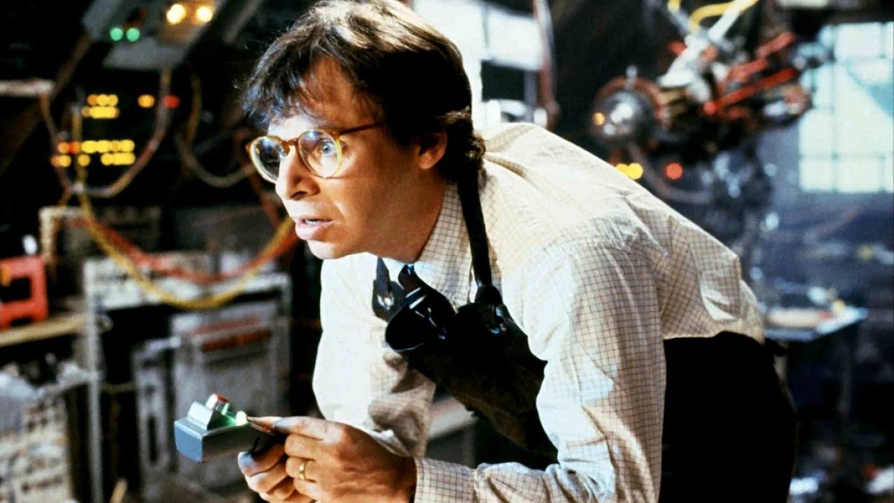 Rick Moranis was a popular comedic actor in the 1980s and early ’90s but left show business to be a father. 