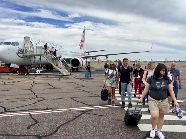 Tourist and passengers arrive at Alice Springs airport off a Virgin Australia flight Wednesday,January,25,2023.Picture No By-Line