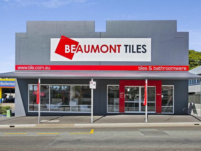 Bunnings clear to buy tiles chain, with a caution