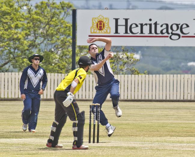Benjamin Boyd bowls for Victoria. Victoria vs Western Australia.
