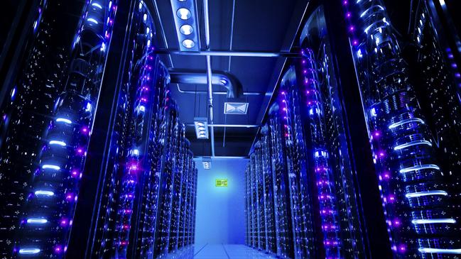 Commonwealth Superannuation Corporation may sell its $2bn stake in CDC Data Centres to the Future Fund.