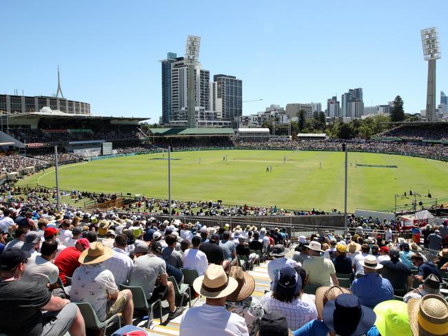 General view of play on Day 1 of the Third Test match between Australia and England at the WACA in Perth, Thursday, December 14, 2017. (AAP Image/Richard Wainwright) NO ARCHIVING, EDITORIAL USE ONLY, IMAGES TO BE USED FOR NEWS REPORTING PURPOSES ONLY, NO COMMERCIAL USE WHATSOEVER, NO USE IN BOOKS WITHOUT PRIOR WRITTEN CONSENT FROM AAP