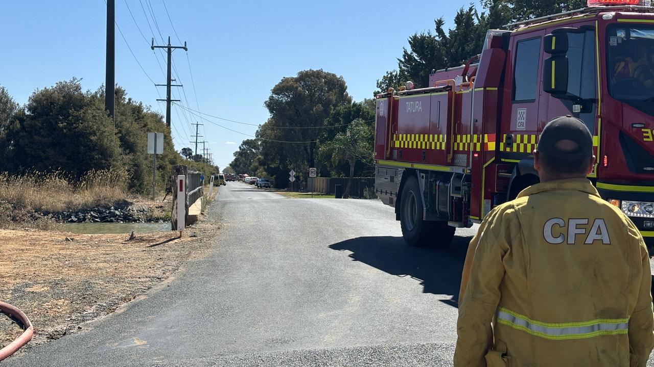 Pile of 30 cars burn in Kyabram fire