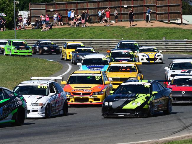 Races underway at Wakefield Park in Goulburn.