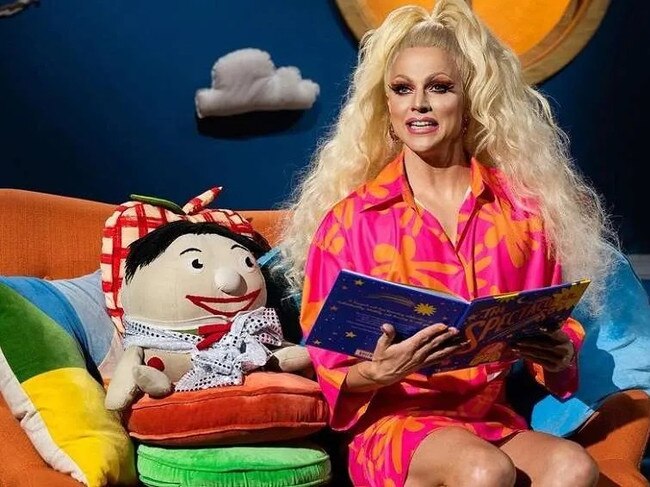 Courtney Act with Humpty on Play School.