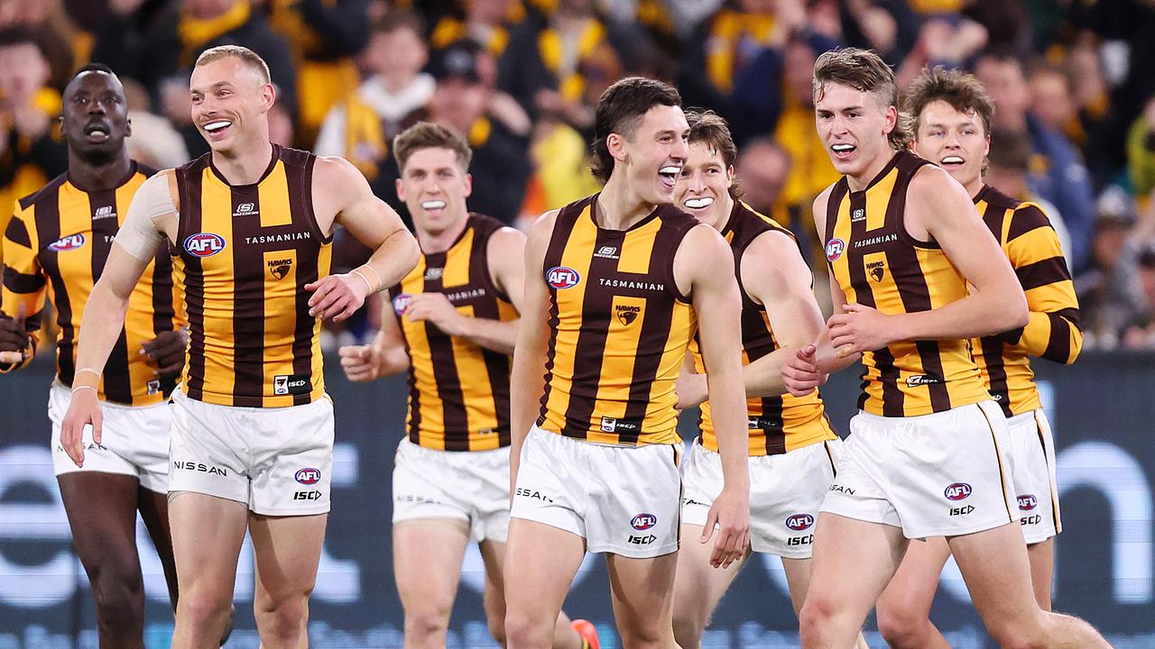 MELBOURNE, SEPTEMBER 6, 2024: 2024 AFL Football – Elimination Final – Western Bulldogs v Hawthorn at the MCG. The hawks celebrate a goal. Picture: Mark Stewart