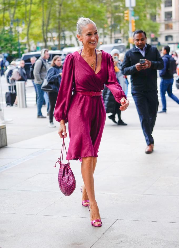 Carrie bradshaw outlet purple dress