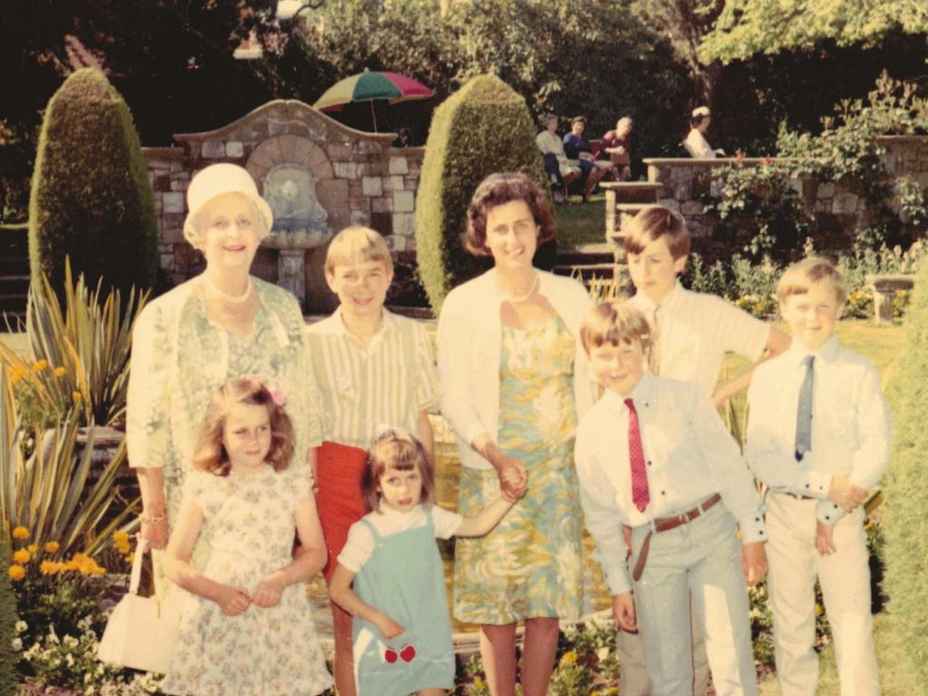 Family gathering at Cranlana, 1968. Merlyn with some her grandchildren