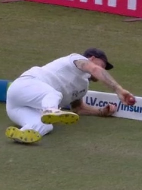 Stokes' left arm looks to be touching the rope