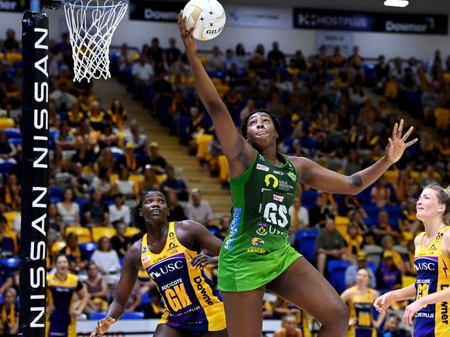 *** BESTPIX *** SUNSHINE COAST, AUSTRALIA - OCTOBER 11: Jhaniele Fowler of the Fever catches the ball during the Super Netball Preliminary Final match between the Sunshine Coast Lightning and the West Coast Fever at the University of the Sunshine Coast on October 11, 2020 in Sunshine Coast, Australia. (Photo by Bradley Kanaris/Getty Images)