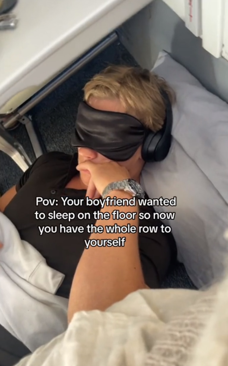 Womans Tiktok Of Boyfriend Sleeping On Plane Floor Backfires Au — Australias 1540