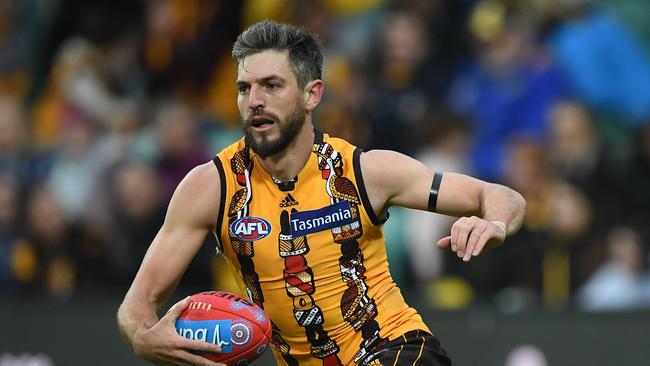 Ricky Henderson collected a game high 37 disposals against the Power. Pic. AAP Image/Julian Smith.