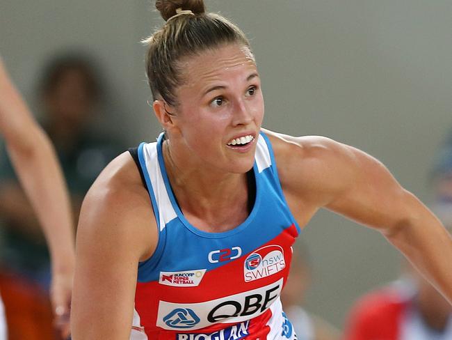 Paige Hadley of the Swifts during the Round 2 Super Netball match between the Melbourne Vixens and the NSW Swifts at Margaret Court Arena in Melbourne, Sunday, May 6, 2018. (AAP Image/George Salpigtidis) NO ARCHIVING, EDITORIAL USE ONLY