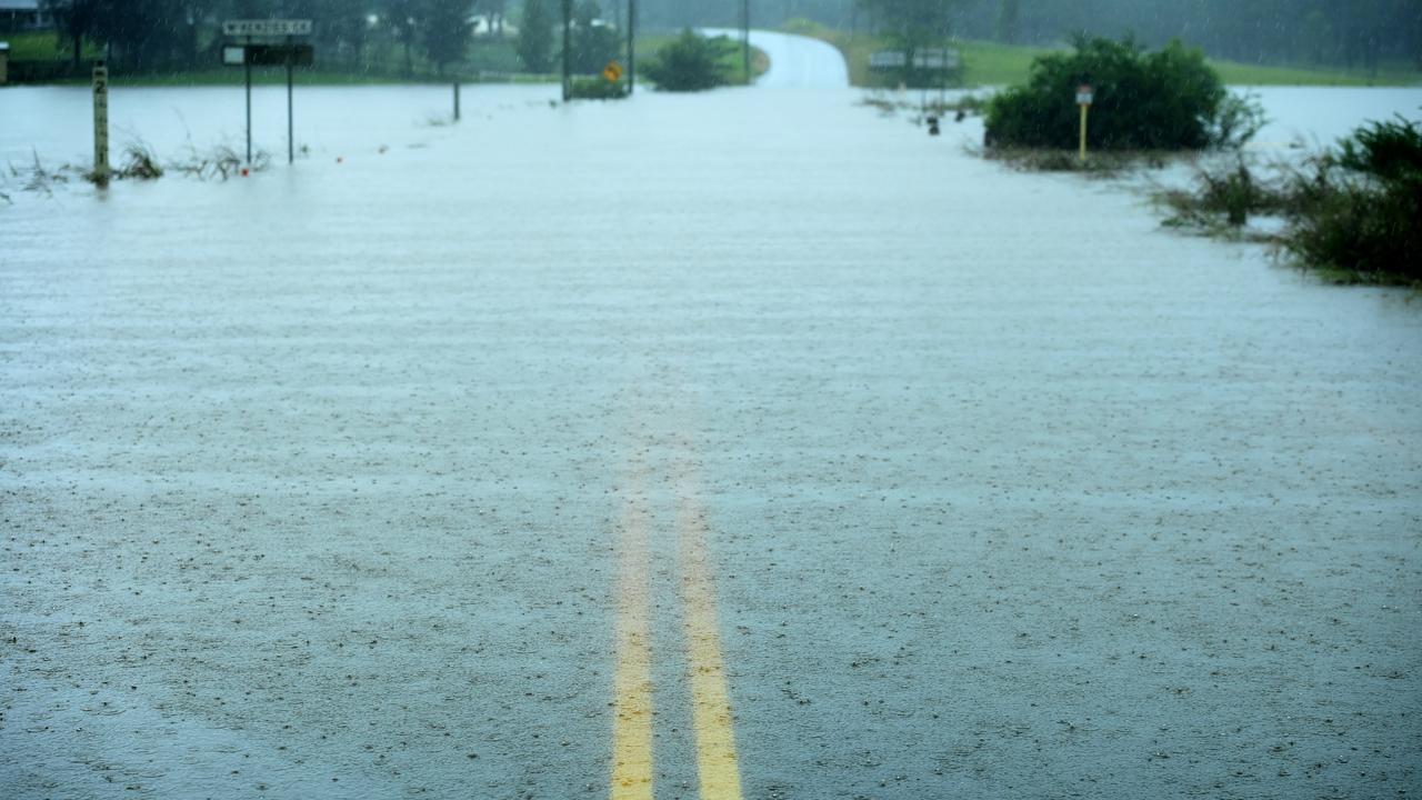 Water levels closed off roads as residents in the Hawkesbury area kept a watch on the rising flood. Picture: NCA NewsWire / Jeremy Piper