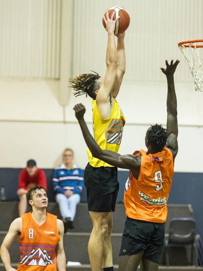 Bailey Nwanevu gets a slam dunk for Southern Cross Bricklaying Eels. Picture: Kevin Farmer
