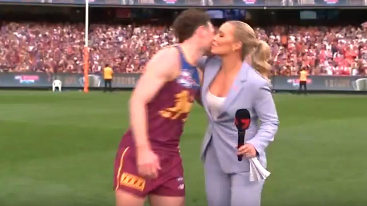 Lachie Neale and Abbey Holmes shared a kiss on the cheek.