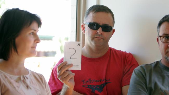 Anthony Albanese pictured bidding at a Marrickville auction in 2006 with then partner Carmel Tebbutt. Picture: Matthew Vasilescu