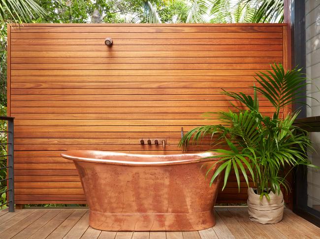 Alfresco copper tub at Island House.