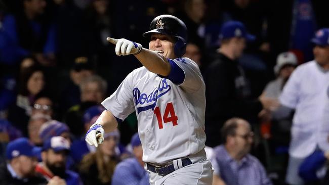 Kike Hernandez hits 3 HRs; Dodgers top Cubs to reach World Series