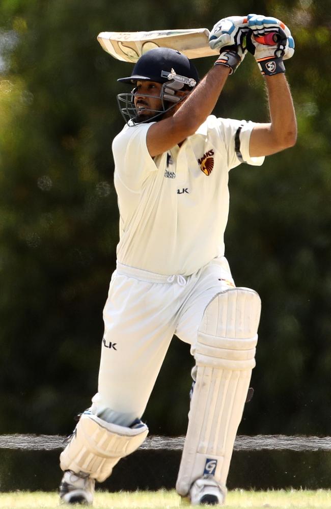 Shorye Chopra batting for Kingston Hawthorn in 2017.