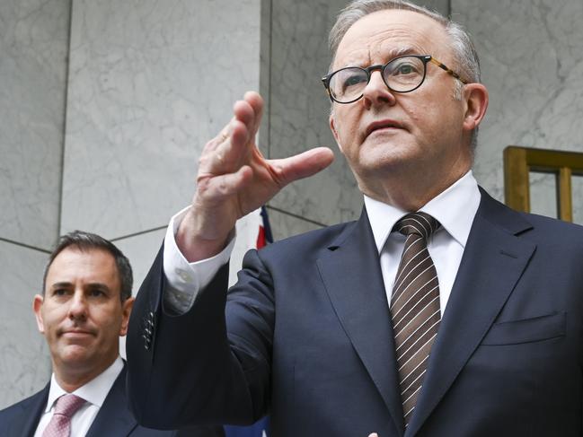 CANBERRA, AUSTRALIA  - NewsWire Photos - November 29, 2024:  Prime Minister Anthony Albanese, Federal Treasurer Jim Chalmers and Senator Katy Gallagher hold a press conference at Parliament House in Canberra. Picture: NewsWire / Martin Ollman