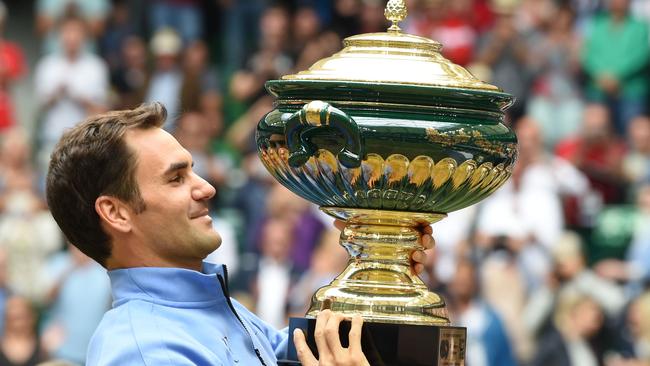 Roger Federer celebrates winning the Halle Open on Sunday.