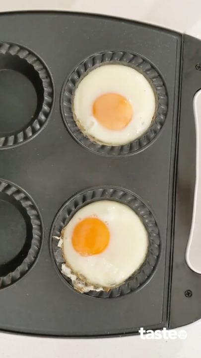 Pie maker poached eggs