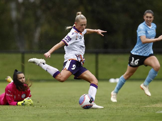 MELBOURNE, AUSTRALIA - DECEMBER 09: Millie Farrow of Perth Glory runs with the ball to score her third goal during the A-League Women round seven match between Melbourne City and Perth Glory at Genis Steel Stadium, on December 09, 2023, in Melbourne, Australia. (Photo by Darrian Traynor/Getty Images)