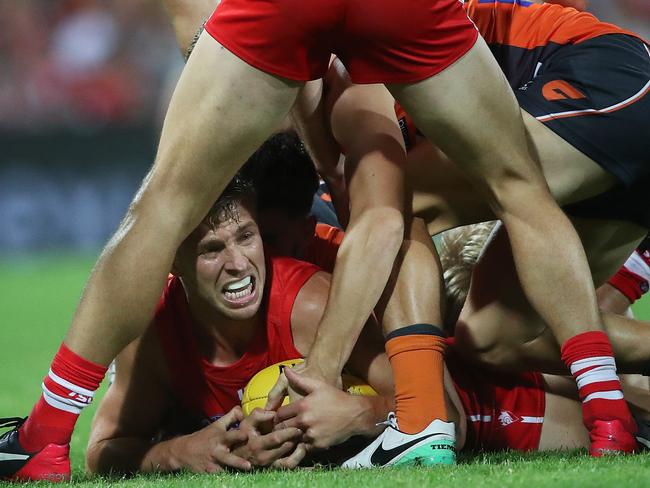 Like his recent form, Sydney's Kieren Jack finds himself at the bottom of the pack against the Giants. Picture. Phil Hillyard