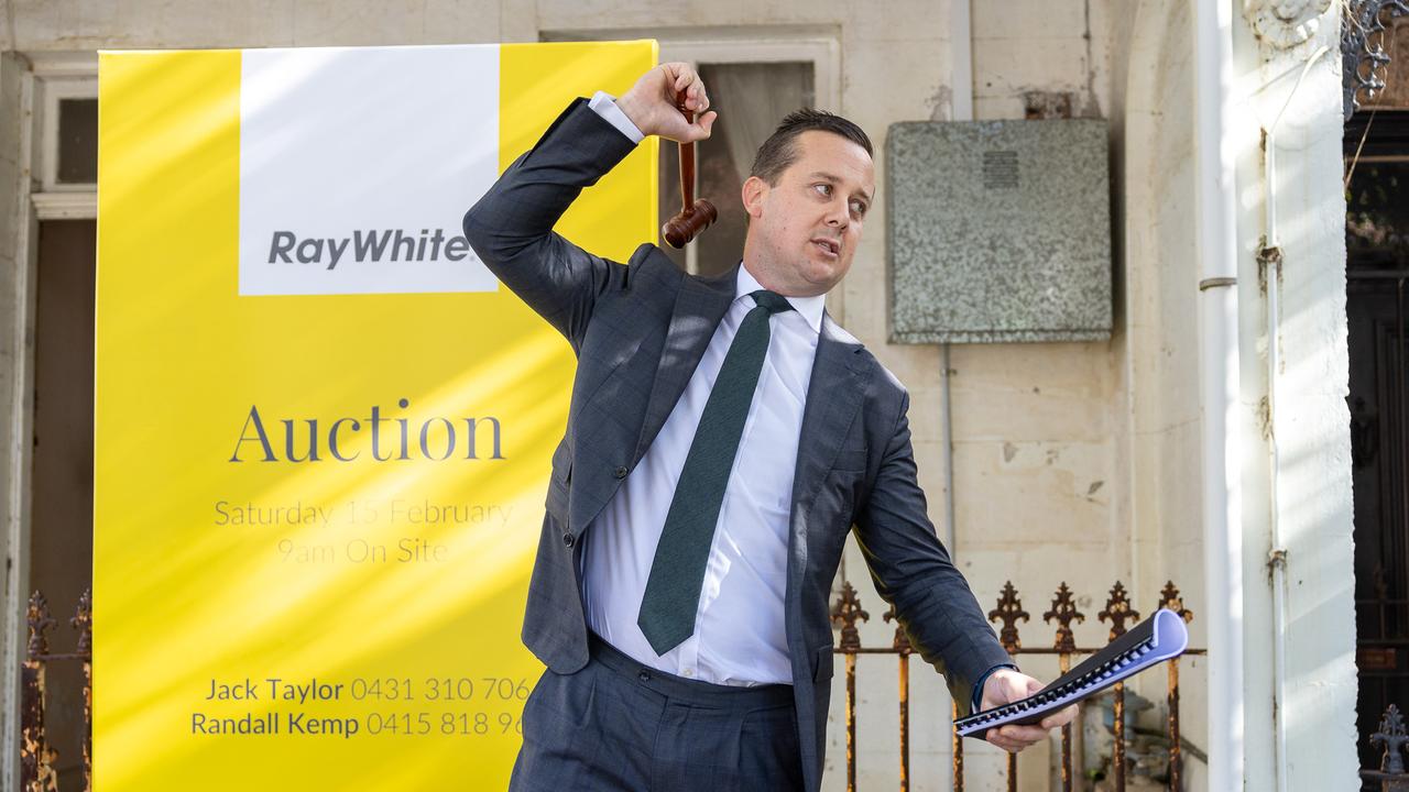 Auctioneer Mitch Dansey. Picture Thomas Lisson