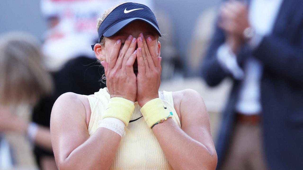 Andreeva couldn’t believe it. (Photo by ALAIN JOCARD / AFP)