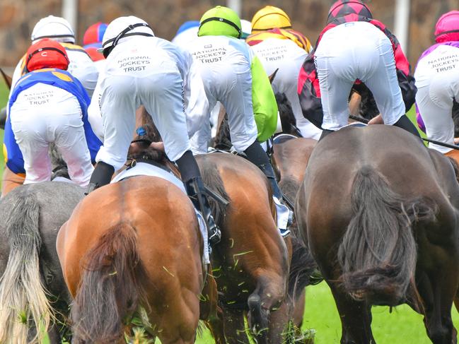 General view of Jockeys riding with a lap to go in race 1, the $99 Summer Membership Handicap, during the Melbourne Metro Races at Moonee Valley Racecourse in Melbourne, Saturday, December 28, 2019. (AAP Image/Vince Caligiuri) NO ARCHIVING, EDITORIAL USE ONLY