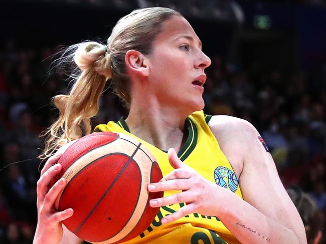 SYDNEY, AUSTRALIA - SEPTEMBER 22: Lauren Jackson of Australia takes possession of the ball after blocking Marine Fauthoux of France during the 2022 FIBA Women's Basketball World Cup Group B match between Australia and France at Sydney Superdome, on September 22, 2022, in Sydney, Australia. (Photo by Kelly Defina/Getty Images)