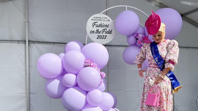 Eliza Icke wins Best-Dressed Competition: Hamilton Racing Club - Fashions on the Field