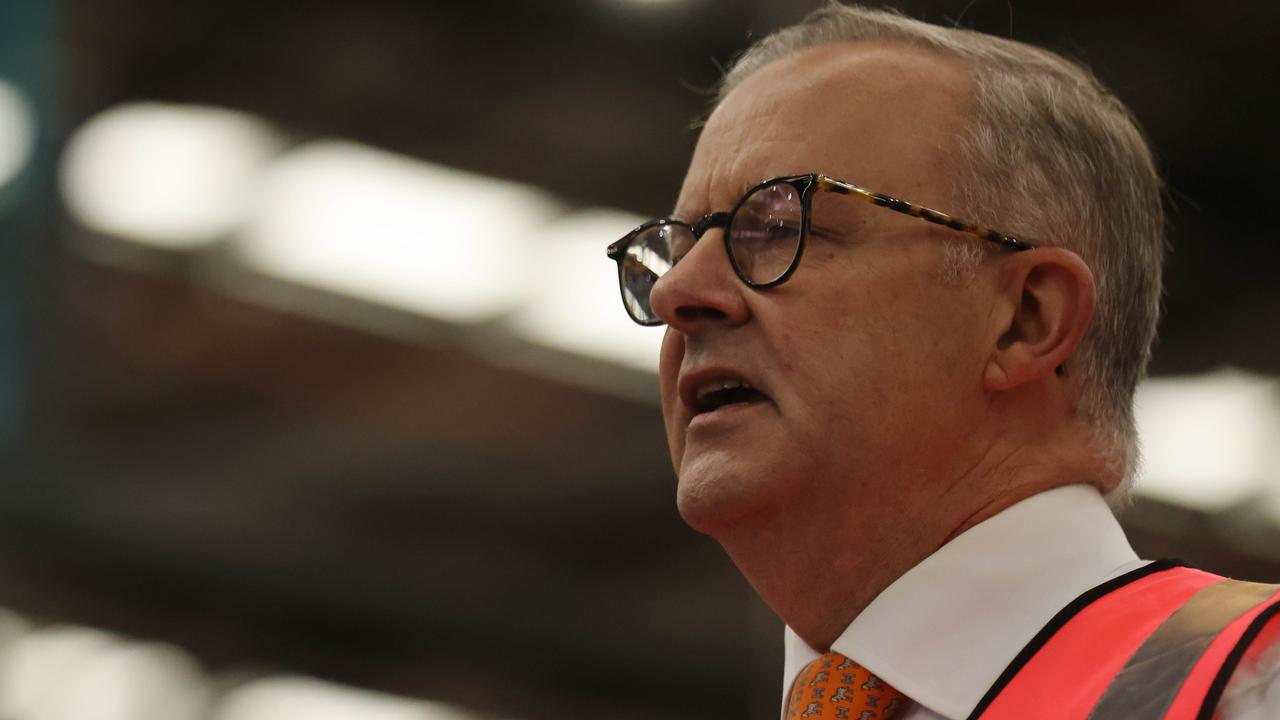 Labor Leader Anthony Albanese on the campaign trail. Picture: NCA NewsWire / David Swift