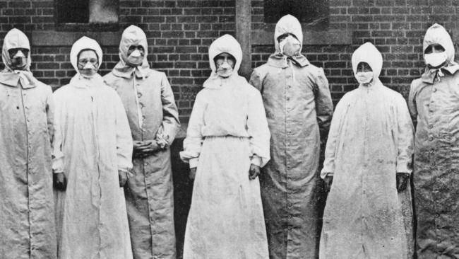 1901 threat of bubonic plague pic in BCC exhibition 'Brisbane 100 stories' feb 1997 protective clothing masks history qld