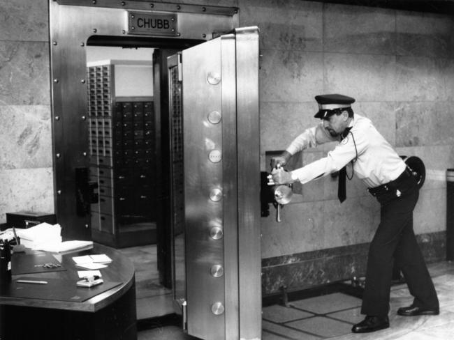 Security guard Doug Scott closes strong room door in the vault of the State Bank, King William Street, the largest safe deposit area in Adelaide, 27 Nov 1990.