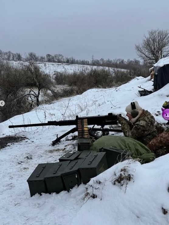 Elina Svitolina with a massive gun in the mountains. Photo: Instagram.