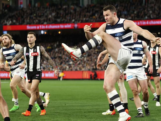 Patrick Dangerfield kicks long. Picture by Michael Klein