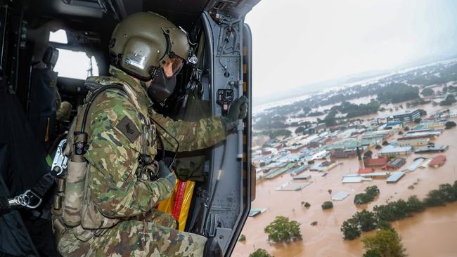 Australian Army air crewman Sergeant Rick Scott over Lismore. Picture: Bradley Richardson/ADF/AFP