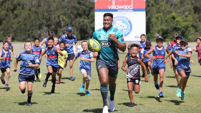 Helensvale Hogs juniors chase after All Blacks player Julian Savea. Picture: Glenn Hampson