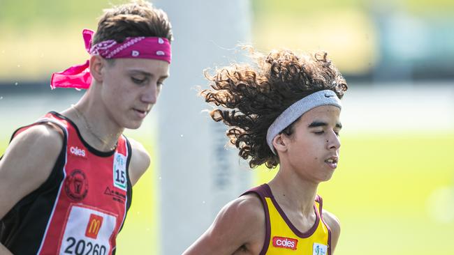 Action in the U15s 800m timed final 2. Picture: Julian Andrews