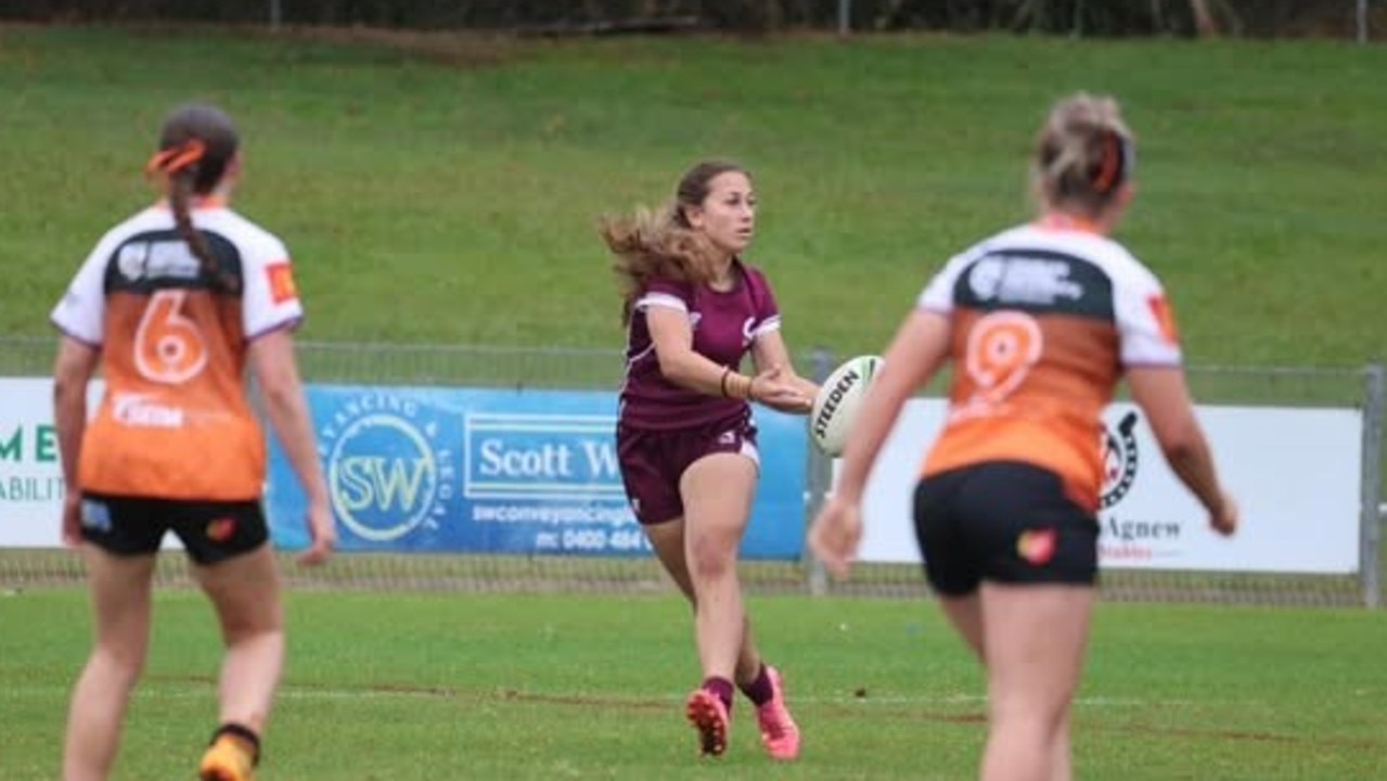 Bella Alo passing for Queensland schoolgirls last season.